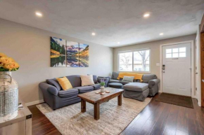 Heart of Longmont- Arcade & Sauna! Sleeps 8!